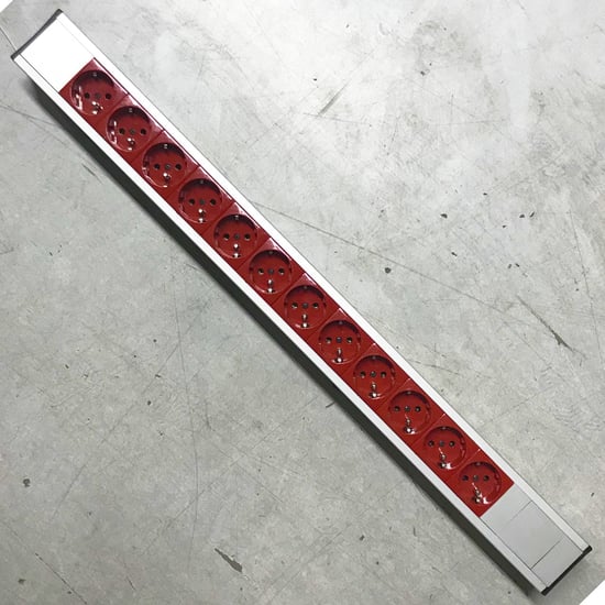 Ups Priz U42 Aluminyum Profilde 12 Adet Priz+2 Adet 22.5x45mm Yaylı Kapa